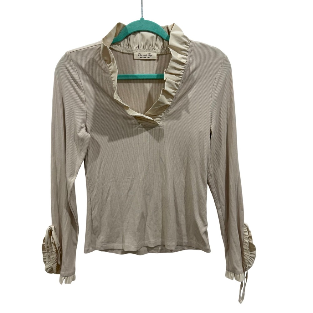 Doe and Rae Beige Ribbed Ruffle V-Neck Long Sleeve Top Small